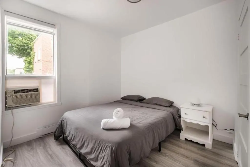 C 05 - Apartment With 2 Bedrooms Montreal 0*,  Canada