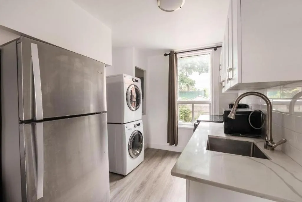 C 05 - Apartment With 2 Bedrooms Montreal